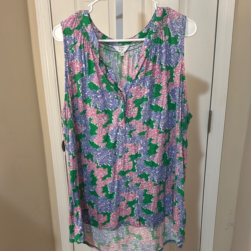Crown & Ivy Floral Sleeveless Blouse